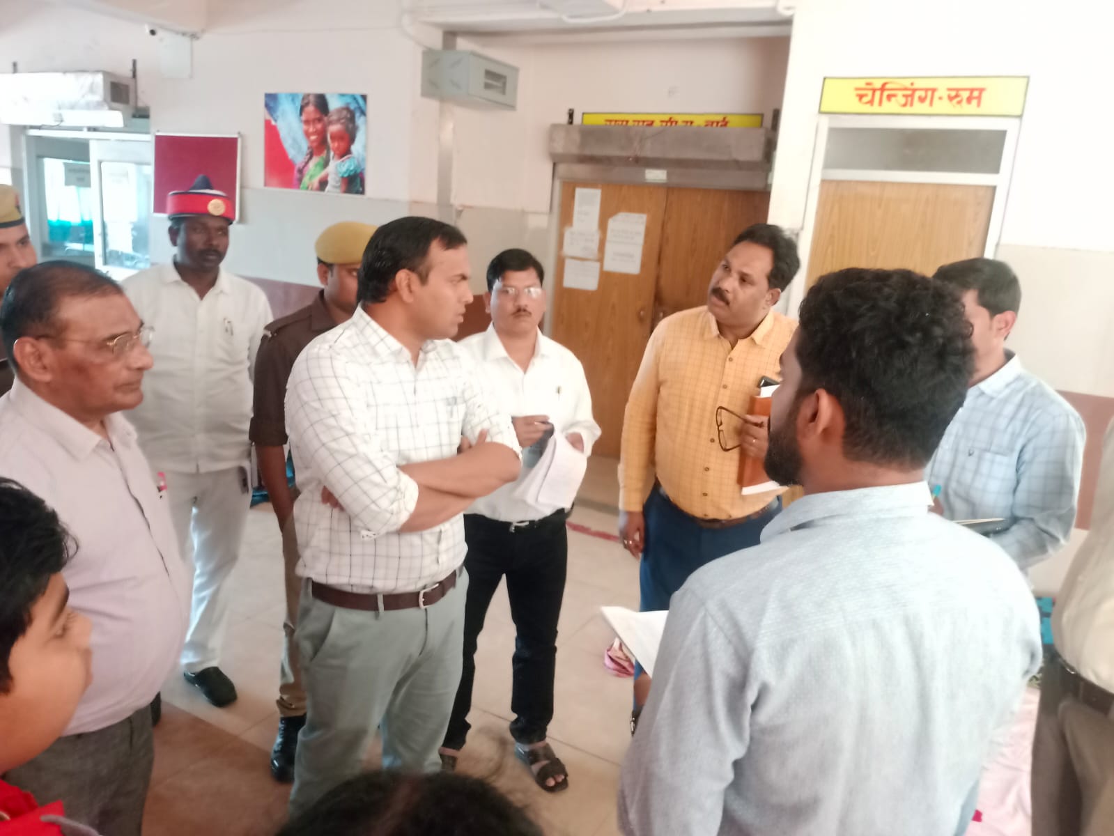 जिलाधिकारी ने 100 शैय्या बेड शिशु स्वास्थ्य विंग व जिला संयुक्त चिकित्सालय लोढ़ी का किया औचक निरीक्षण जिलाधिकारी ने 100 शैय्या बेड शिशु स्वास्थ्य विंग व जिला संयुक्त चिकित्सालय लोढ़ी का किया औचक निरीक्षण