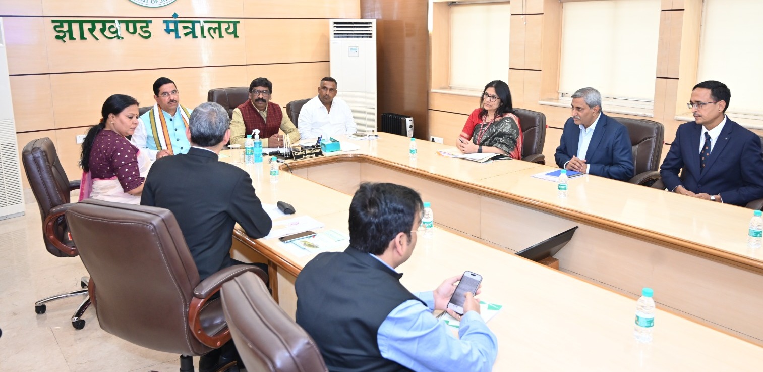 झारखंड सरकार एवं कोल इंडिया-मुख्यमंत्री हेमन्त सोरेन से मिले केंद्रीय कोयला एवं खान मंत्री प्रह्लाद जोशी।