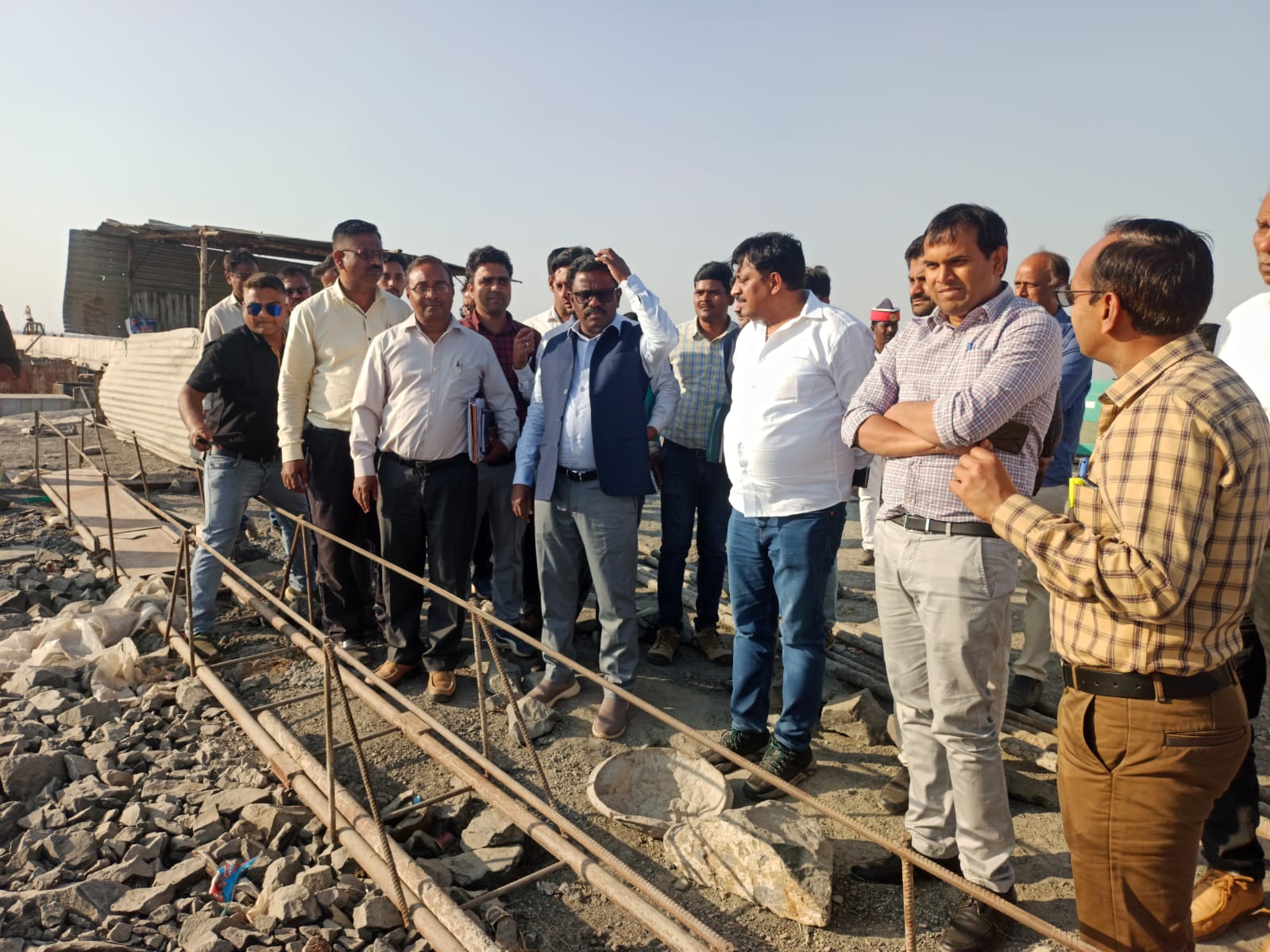 मण्डलायुक्त ने कनहर सिंचाई परियोजना के अधिकारियों व कार्यदायी संस्था के पदाधिकारियों के साथ की बैठक, दिए आवश्यक दिशा निर्देश