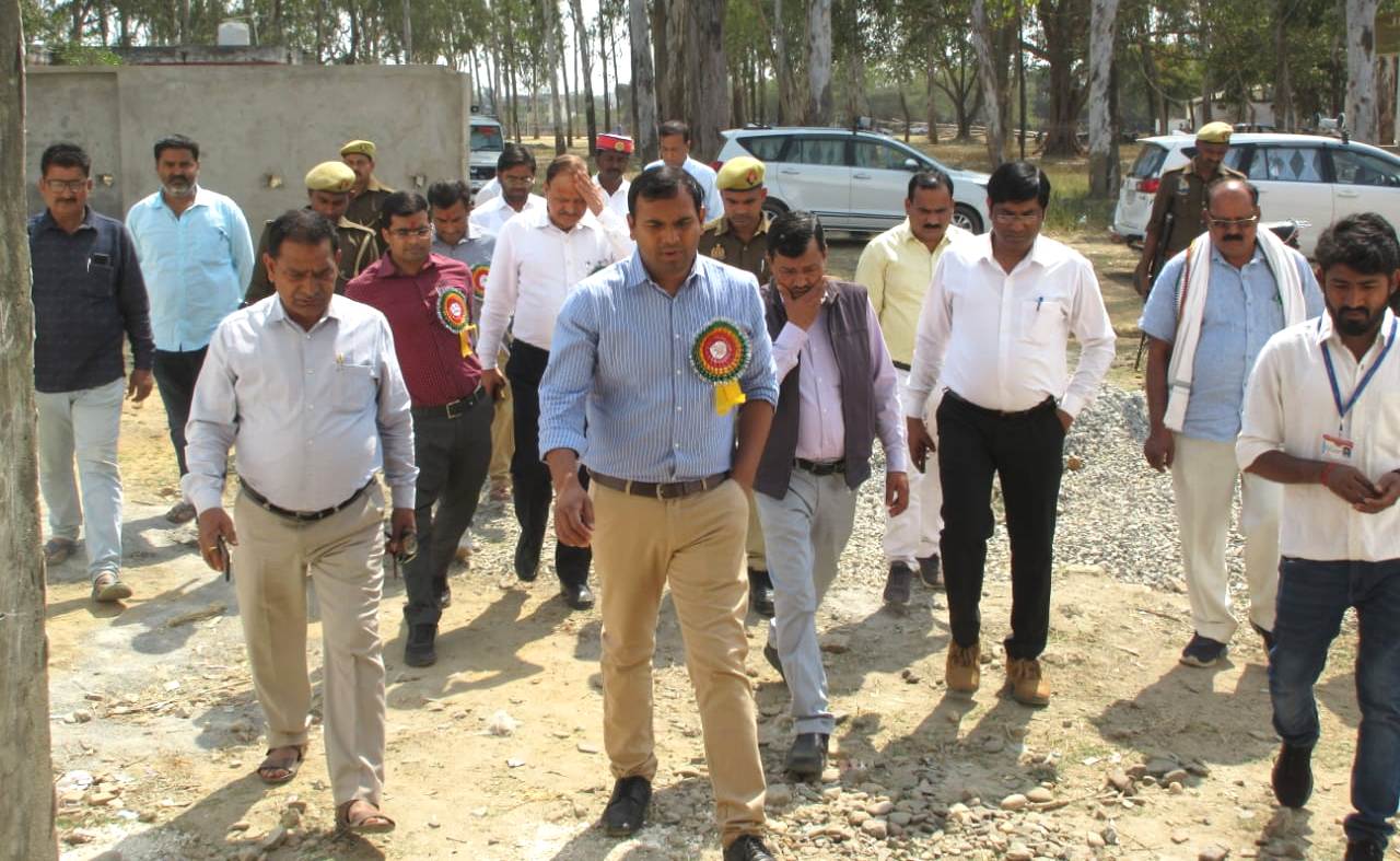 जिलाधिकारी ने डायट परिसर में नवनिर्मित बालिका छात्रावास का किया औचक निरीक्षण