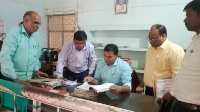 जिलाधिकारी चंद्र विजय सिंह ने तहसील राबर्ट्सगंज का आकस्मिक निरीक्षण किया,