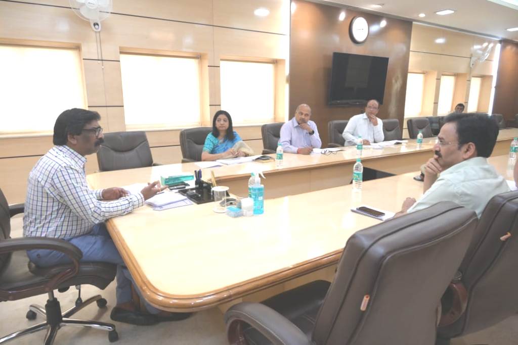 मुख्यमंत्री हेमन्त सोरेन की अध्यक्षता में झारखंड राज्य सजा पुनरीक्षण पर्षद की बैठक में 24 कैदियों को रिहा करने पर सहमति मुख्यमंत्री हेमन्त सोरेन की अध्यक्षता में झारखंड राज्य सजा पुनरीक्षण पर्षद की बैठक में 24 कैदियों को रिहा करने पर सहमति