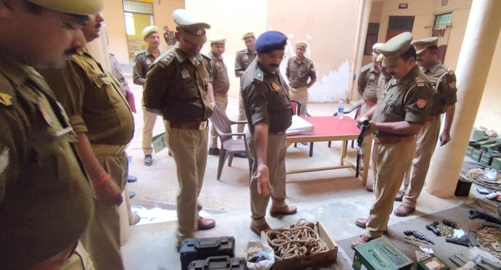 अपर पुलिस अधीक्षक (मुख्यालय) सोनभद्र द्वारा थाना कोन का किया गया अर्द्धवार्षिक निरीक्षण अपर पुलिस अधीक्षक (मुख्यालय) सोनभद्र द्वारा थाना कोन का किया गया अर्द्धवार्षिक निरीक्षण