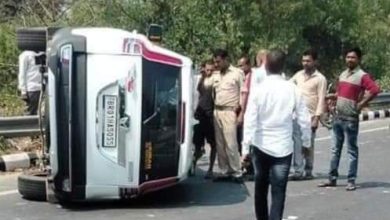 कांग्रेस की प्रदेश प्रभारी पूर्व विधायक भावना झा की गाड़ी बाइक सवार को बचाने के चक्कर में दुर्घटनाग्रस्त