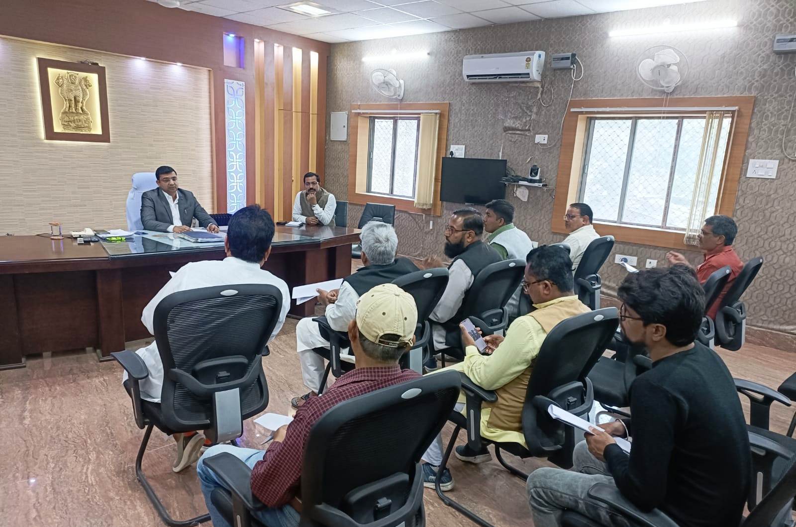 03 सारण स्नातक/शिक्षक निर्वाचन 2023 के मद्देनजर जिले के मान्यता प्राप्त राजनैतिक दलों के जिलाध्यक्षों के साथ समीक्षात्मक बैठक सम्पन्न