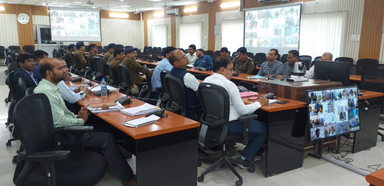 ड्रॉप गेट/ट्रॉली अधिष्ठापन कर लगातार चलायें रोको-टोको अभियान : जिलाधिकारी ड्रॉप गेट/ट्रॉली अधिष्ठापन कर लगातार चलायें रोको-टोको अभियान : जिलाधिकारी