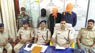 तीन मोटरसाईकिल के साथ तीन शातिर चोर गिरफ्तार