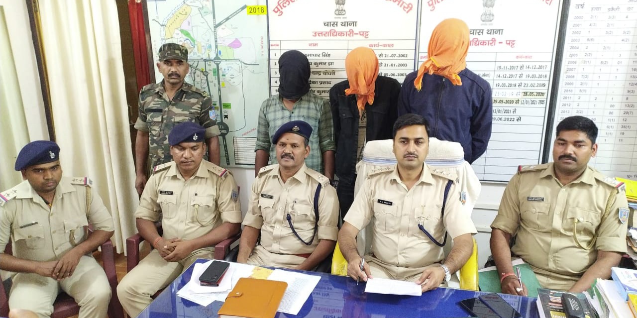 तीन मोटरसाईकिल के साथ तीन शातिर चोर गिरफ्तार