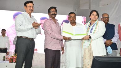 नवनियुक्त 173 चिकित्सा पदाधिकारी तथा 297 आयुष सामुदायिक स्वास्थ्य पदाधिकारी के बीच नियुक्ति पत्र का वितरण!