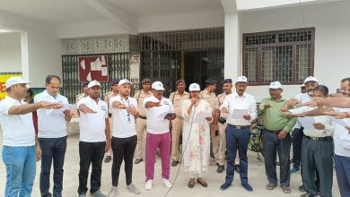 स्वच्छता सर्वेक्षण में जन भागीदारी को ले निकाली साइकिल रैली को डीएम व महापौर ने दिखाई झंडी