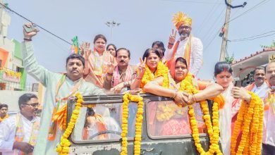 राबर्टृसगंज से भाजपा के अधिकृत उम्मीदवार रुबी प्रसाद व नगर पंचायत चुर्क से मीरा यादव ने किया नामांकन।