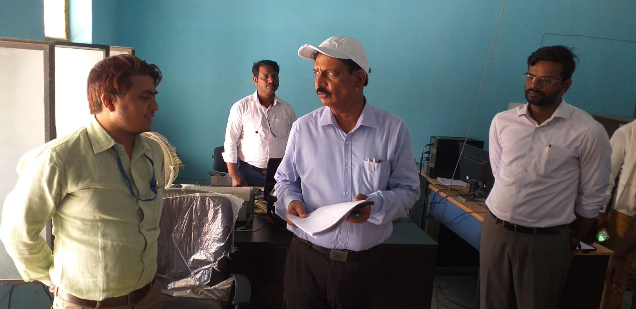 जिलाधिकारी ने नौतन एवं बैरिया प्रखंड का किया भ्रमण