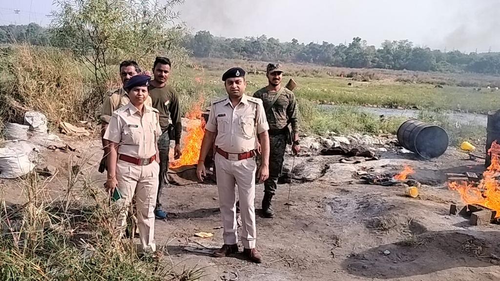 उत्पाद विभाग ने अवैध चुलाई शराब अड्डे को किया ध्वस्त