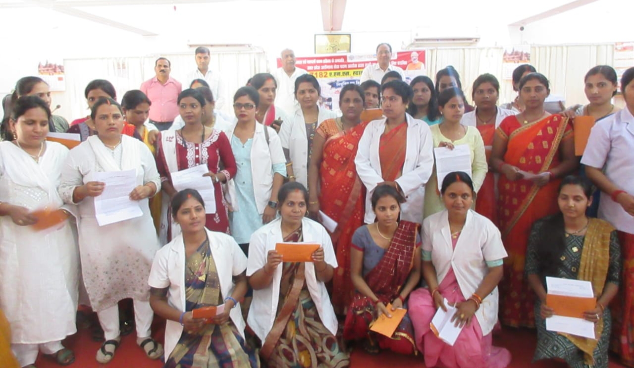 प्रदेश में नव नियुक्त 7182 में से जनपद में चयनित 35 नव नियुक्त एएनएम कार्यकत्रियों को नियुक्ति पत्र
