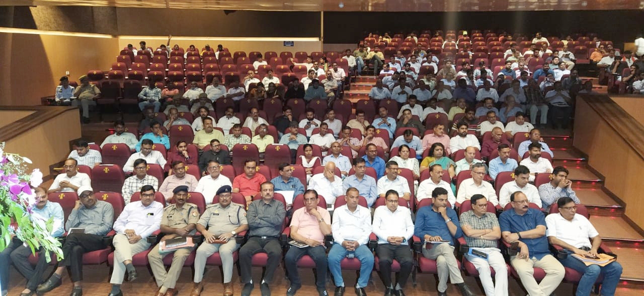 महाकुम्भ 2025 को दिव्य एवं भव्य बनाने हेतु विशेष कार्यशाला का आयोजन महाकुम्भ 2025 को दिव्य एवं भव्य बनाने हेतु विशेष कार्यशाला का आयोजन