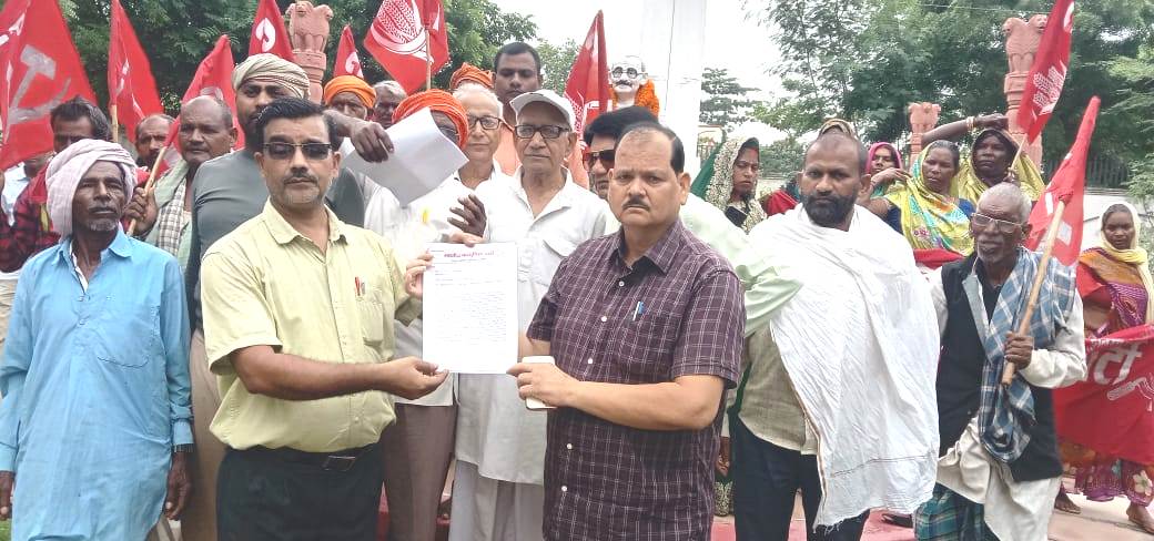 भाकपा कार्यकर्ताओं ने दिया धरना, “करो या मरो” पर देश के नौजवान और जनता सड़क पर,