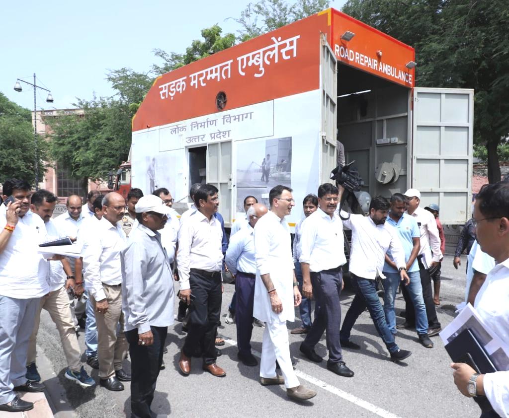 सड़क मरम्मत एम्बुलेन्स का उ0प्र0 में प्रथम बार किया जा रहा है प्रयोग