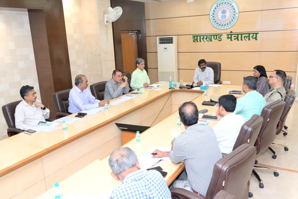 मुख्यमंत्री हेमन्त सोरेन ने पथ निर्माण विभाग की उच्च स्तरीय समीक्षा की, दिए कई अहम निर्देश