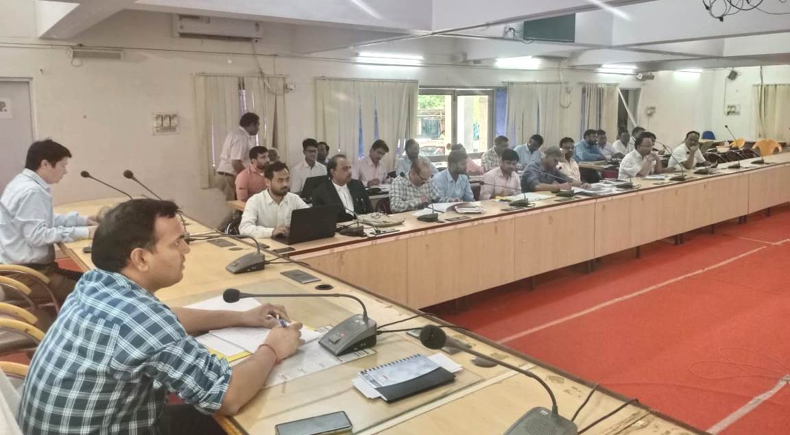 एम.डी.एम योजना के अन्तर्गत बच्चों को विद्यालयों में गुणवत्ता पूर्ण भोजन कराया जाये उपलब्ध-जिलाधिकारी