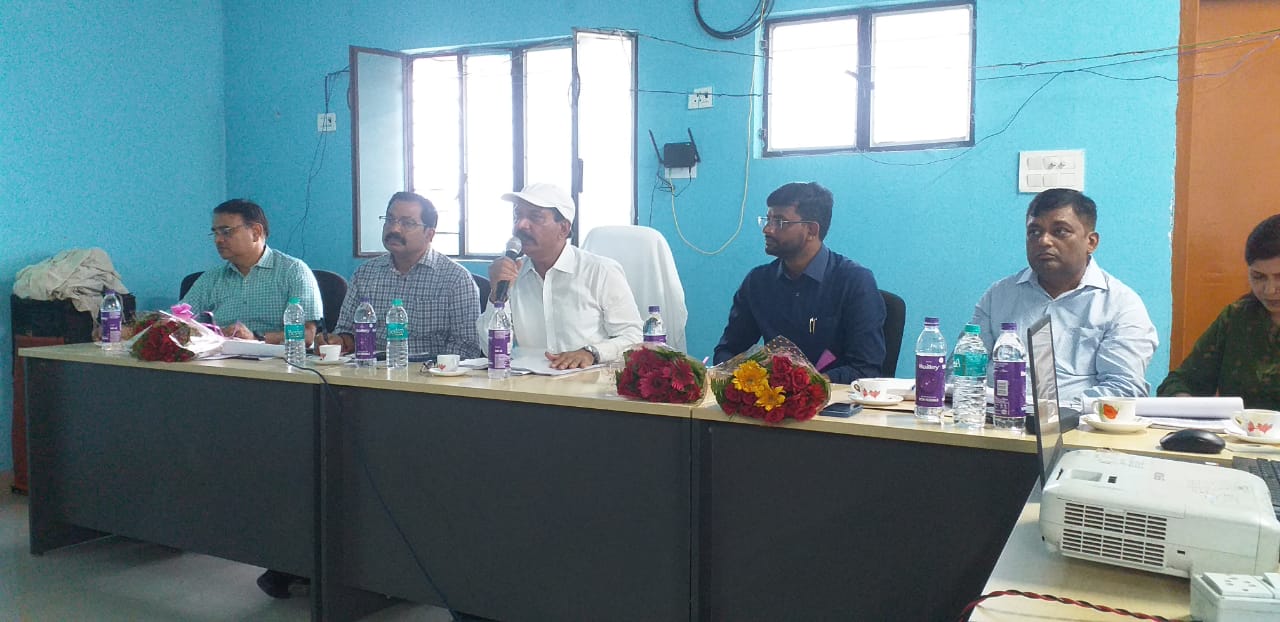 बेतिया अनुमंडल अंतर्गत सभी सीओ, आरओ, राजस्व कर्मचारी, अमीनों की समीक्षात्मक बैठक प्रखंड सभागार, बैरिया में सम्पन्न