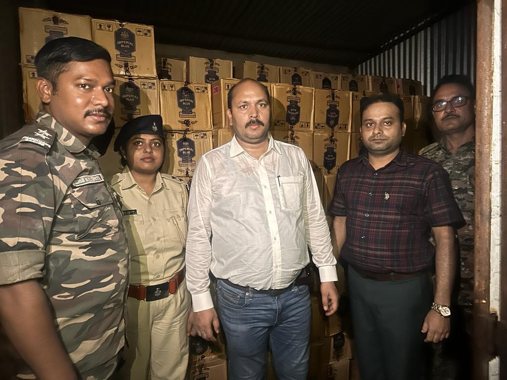 उत्पाद विभाग ने छापेमारी कर 90 लाख का अवैध शराब किया जप्त