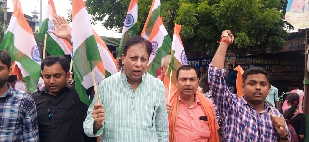 चनपटिया में भाजपा का तिरंगा यात्रा