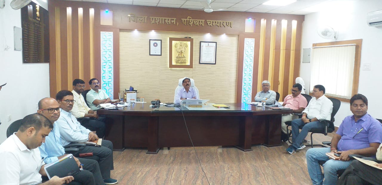 संभावित बाढ़ एवं कटाव को लेकर सजग एवं सतर्क रहें अधिकारी एवं अभियंता : जिलाधिकारी