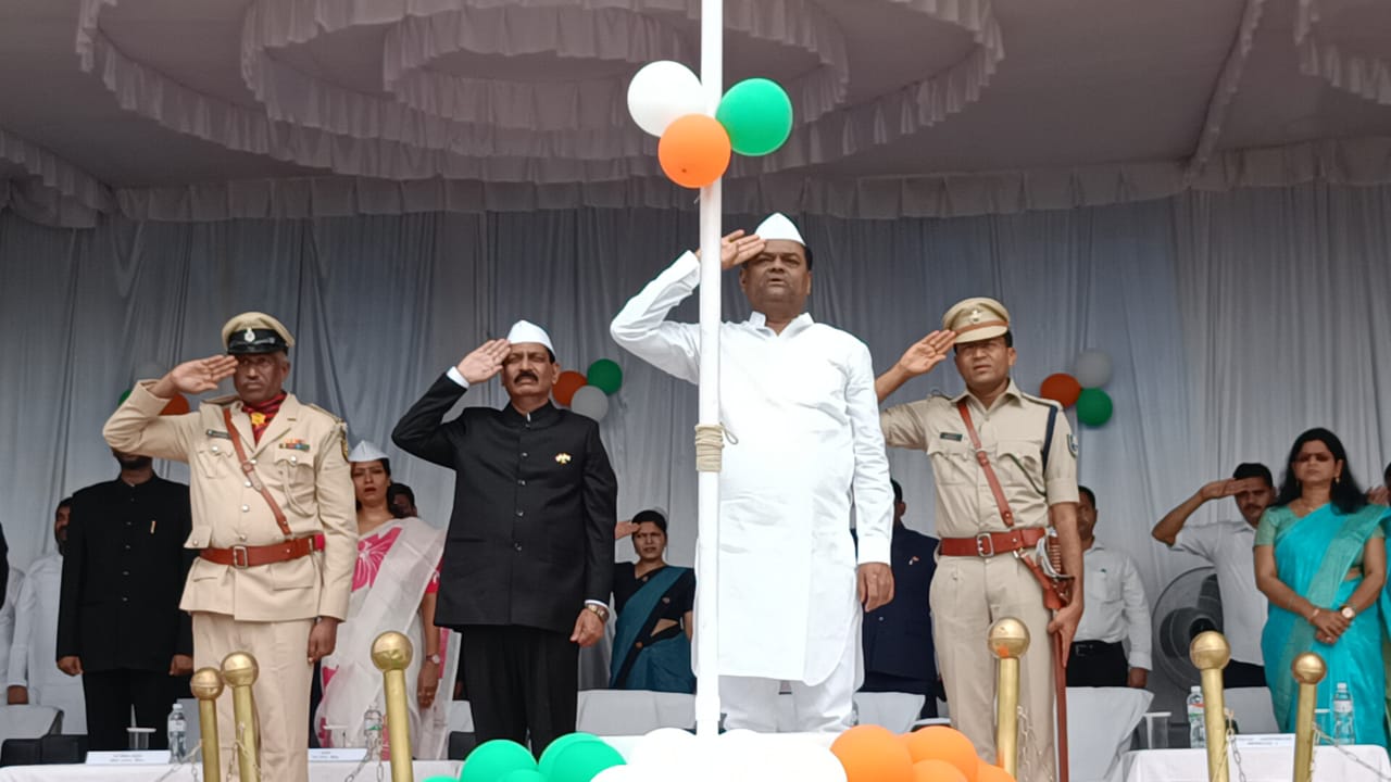 आन-बान-शान से समूचे जिले में लहराया तिरंगा। उत्साह एवं उमंग के साथ मनाया गया 77 वां स्वतंत्रता दिवस समारोह