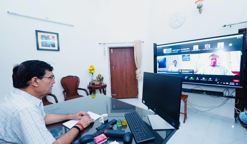 मंत्री ए.के.शर्मा ने की निकाय कार्यों की वर्चुअल समीक्षा।