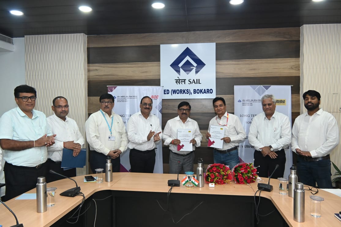 बोकारो स्टील प्लांट और मेसर्स अल्ट्रा टेक सीमेंट लिमिटेड तथा ए.सी.सी. सीमेंट लिमिटेड के बीच ब्लास्ट फर्नेस स्लैग की बिक्री के लिए दीर्घकालिक समझौते पर हस्ताक्षर