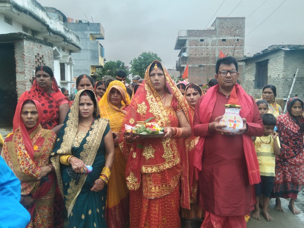 मां काली की पूजा को लेकर निकाली कलश शोभा यात्रा