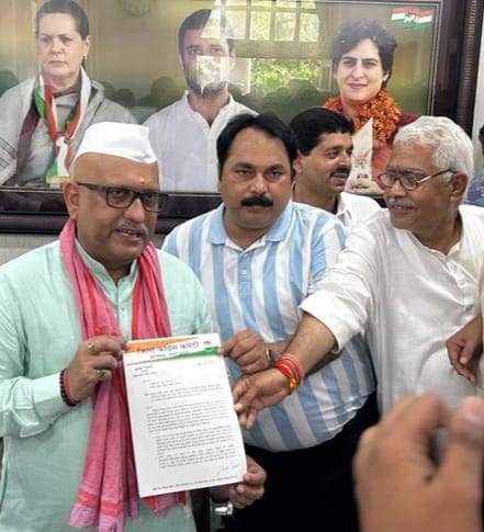 संविदा कर्मियों के ऊपर हो रहे उत्पीड़न को लेकर प्रदेश अध्यक्ष को सौंपा गया ज्ञापन-बृजेश तिवारी