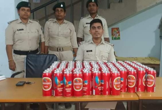 दो अलग-अलग स्थानों से बाइक व कार पर ले जा रहे शराब की खेप के साथ चार गिरफ्तार, भेजे गये न्यायिक हिरासत
