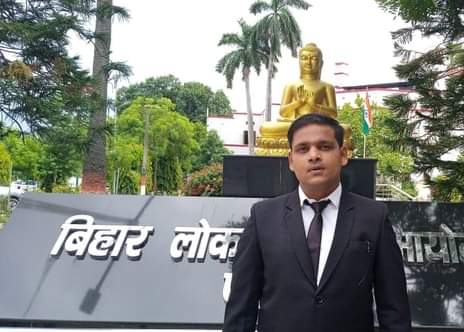 फुलवरिया के बेटे राजन ने बीपीएससी में मारी बाजी , लोगों ने दी बधाई