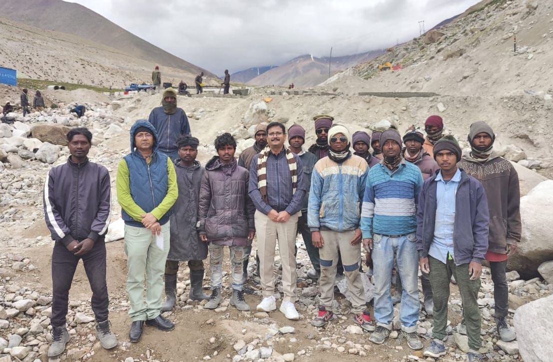 मुख्यमंत्री के निर्देश पर श्रम विभाग की टीम ने लेह-लद्दाख का दौरा किया