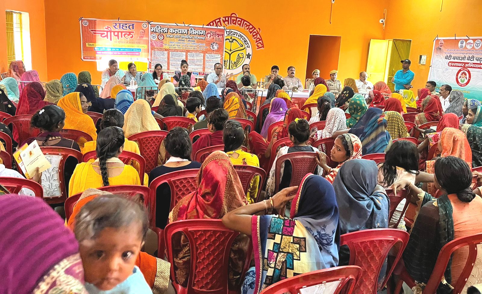  विकासखंड रॉबर्ट्सगंज के ग्राम केवटा मे जन चैपाल का हुआ आयोजन