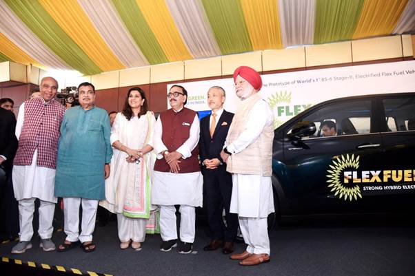 नितिन गडकरी ने दुनिया के पहले बीएस 6 स्टेज II ‘इलेक्ट्रिफाइड फ्लेक्स फ्यूल व्हीकल’ का प्रोटोटाइप लॉन्च किया