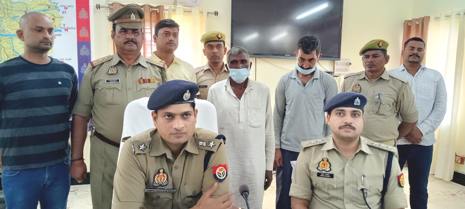 1 ट्रक से कुल 8911 लीटर अवैध अंग्रेजी शराब बरामद, 2 अन्तर्राज्यीय शराब तस्कर गिरफ्तार,