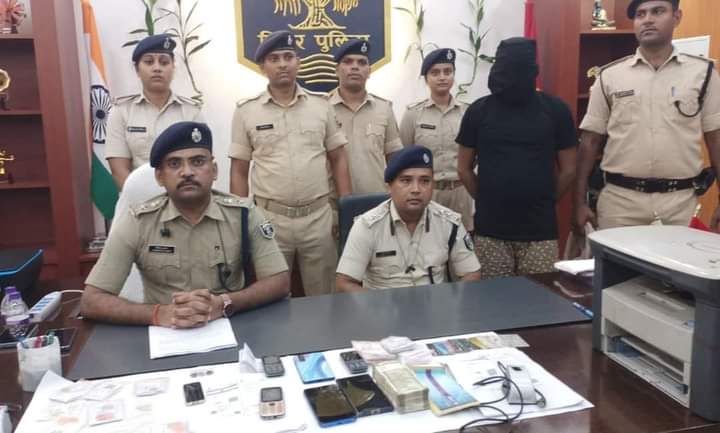 फर्जीआधार कार्ड एवं फर्जी फिंगरप्रिंट बनाकर बैक खाते से पैसा निकालने वाले का पर्दाफाश