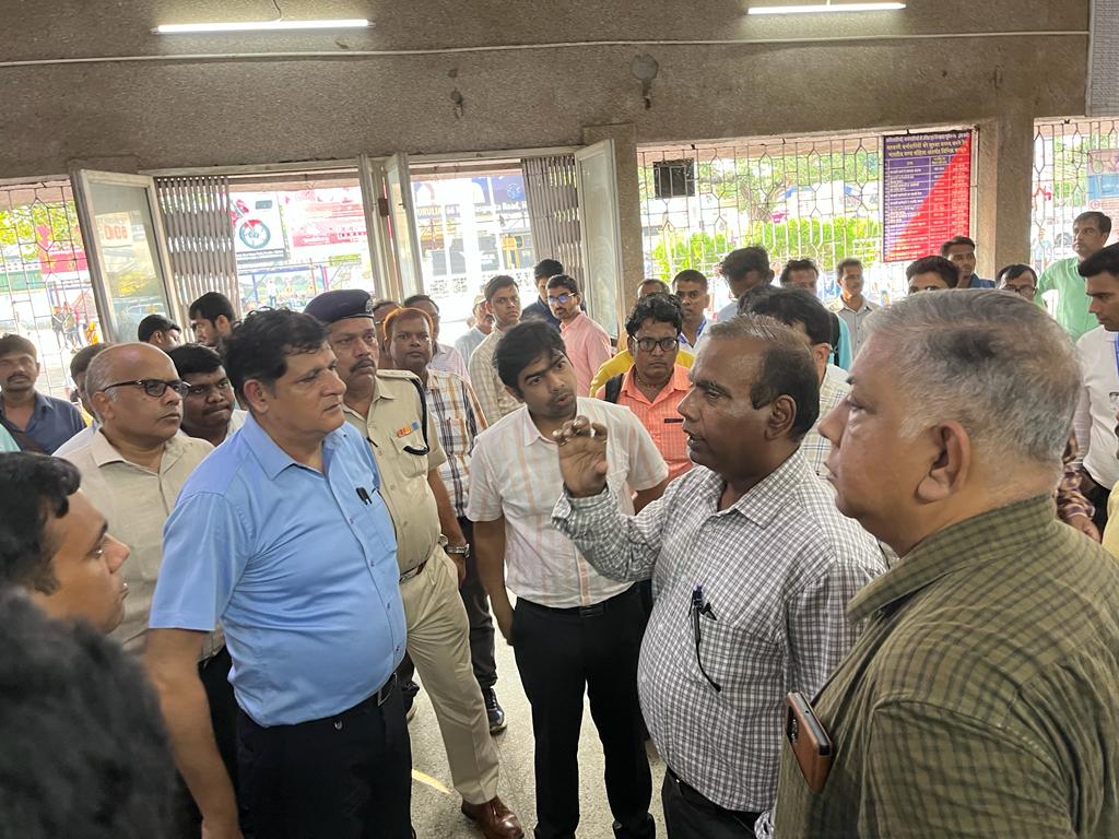 दक्षिण पूर्व रेलवे के महाप्रबंधक ने आद्रा मंडल के कार्यो का लिया जायजा 