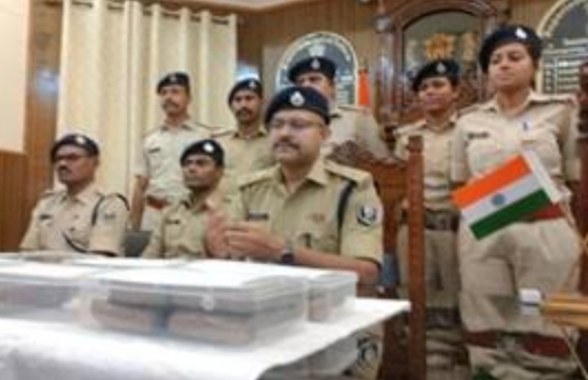 मोतिहारी पुलिस को मिली बड़ी कामयाबी ,तस्करी के लिए ले जाए जा रहे 10 किलो मादक पदार्थ चरस को किया जब्त