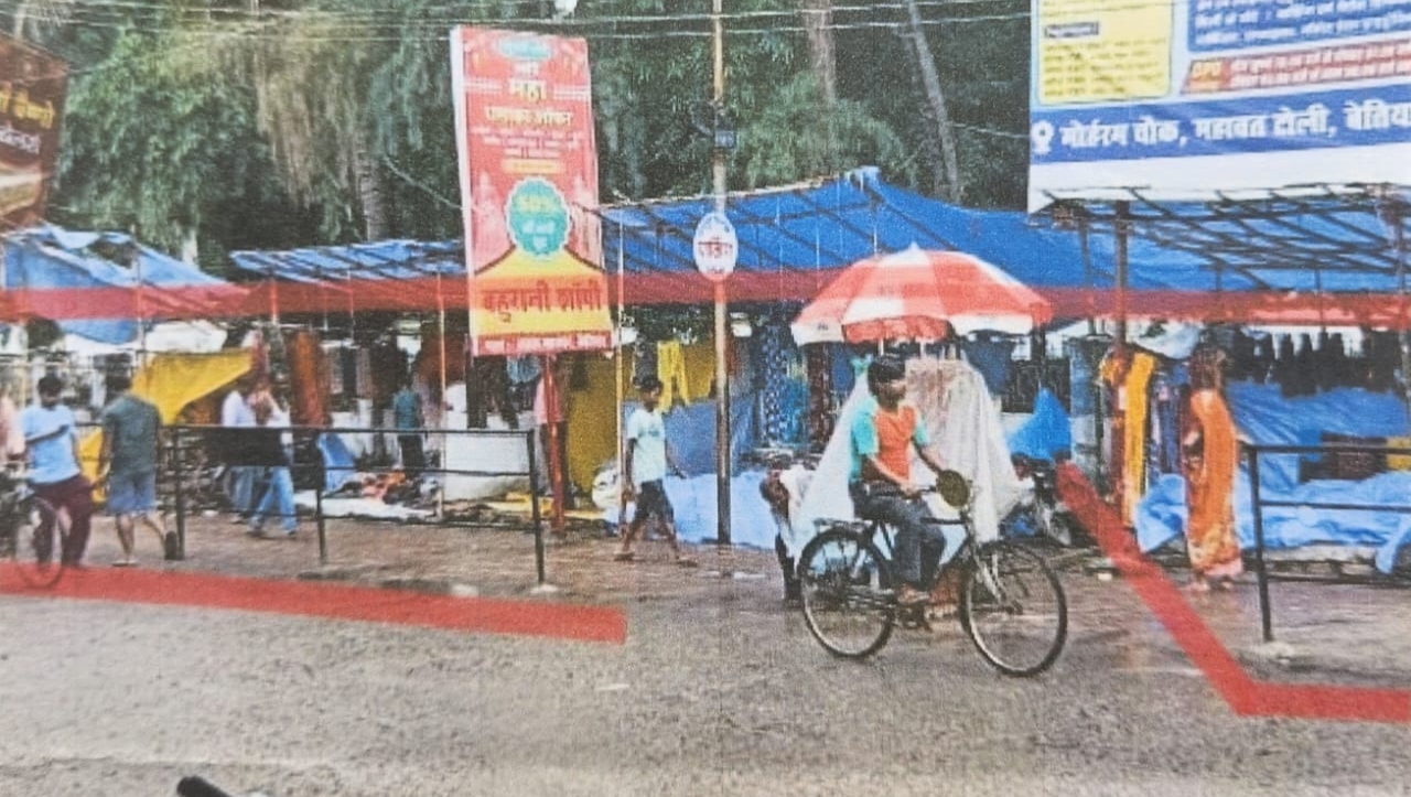 सोवा बाबू चौक बाईक स्टेंड की ठेकेदारी की आड़ में सार्वजनिक सड़क पर लगवाई जा रही दर्जनों दूकान:गरिमा