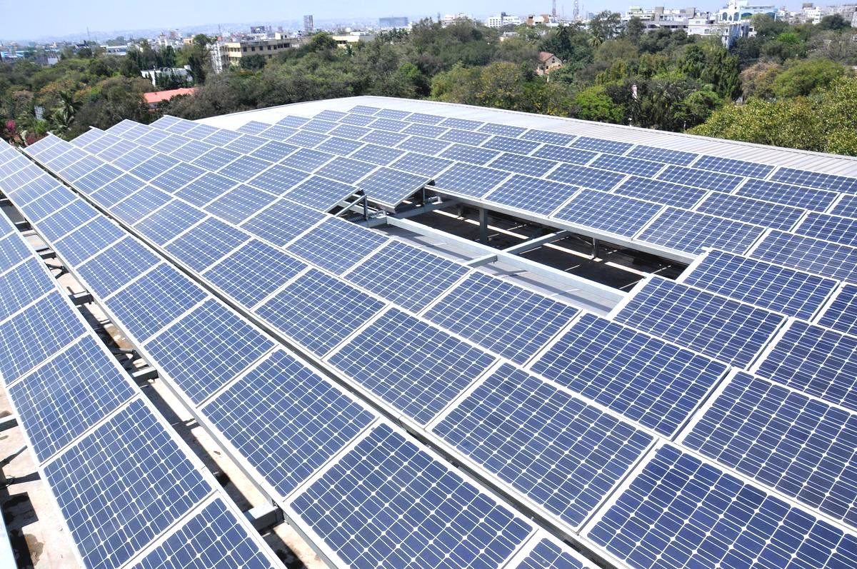 चीनी सोलर पैनल आयात कम करने के मामले में भारत सबसे आगे