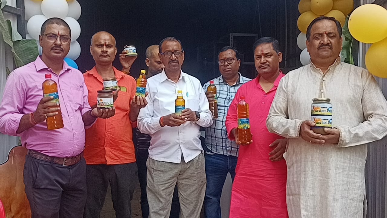 गिर, साहीवाल ने गायों के दुग्ध उत्पाद के बाद अब कोल्हू सरसों तेल पेश किया