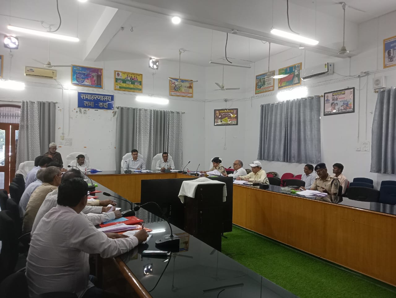जिलास्तरीय सतर्कता एवं अनुश्रवण समिति का किया गया बैठक