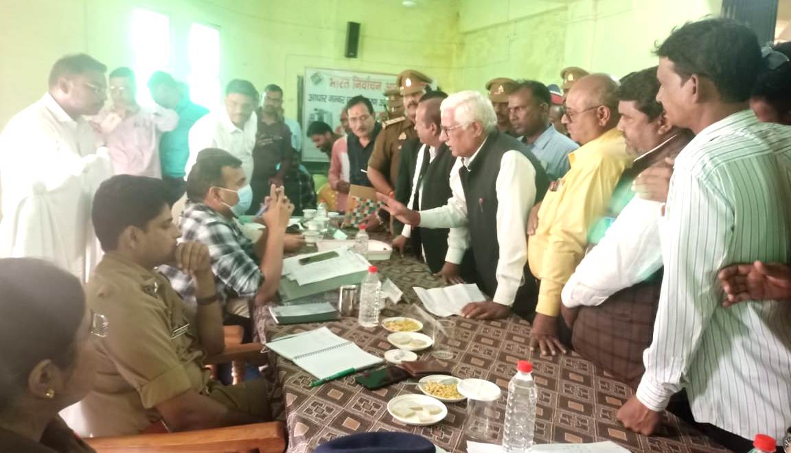 ‘‘सम्पूर्ण समाधान दिवस‘‘ शिकायतकर्ताओं की शिकायतों का निस्तारण किया जाये-जिलाधिकारी