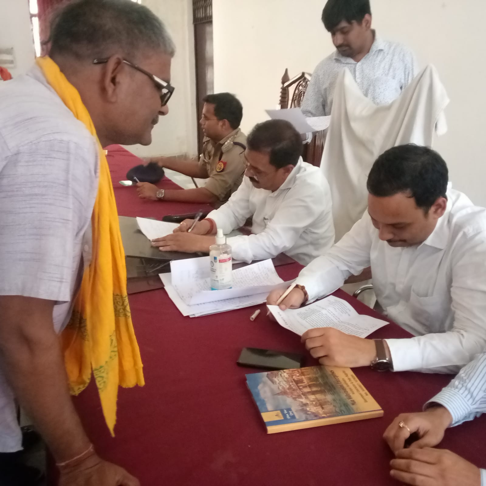 विभिन्न सरकारी विभागों में अधिकारीयों व कलर्को का स्थानांतरण नीति 2024 – 25 का सोनभद्र में हों पालन – जितेन्द्र कुमार चन्द्रवंशी विभिन्न सरकारी विभागों में अधिकारीयों व कलर्को का स्थानांतरण नीति 2024 – 25 का सोनभद्र में हों पालन – जितेन्द्र कुमार चन्द्रवंशी