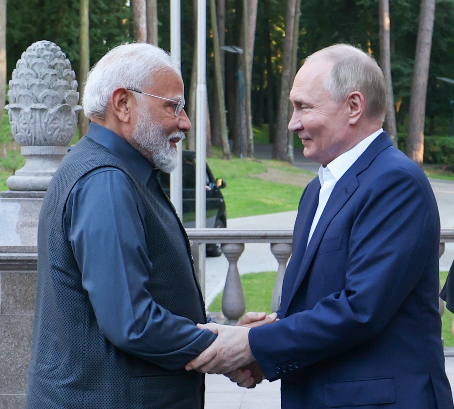 पीएम मोदी ने भारत-रूस समिट में लिया हिस्सा, भारतीय समुदाय से की मुलाकात