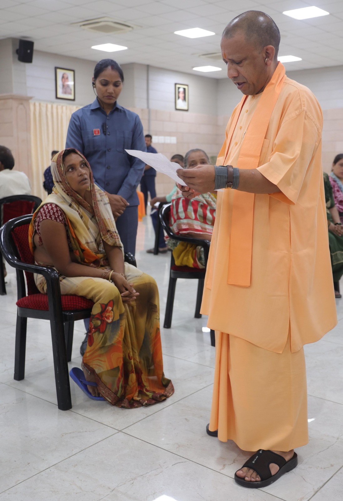 जनता दर्शन-सीएम का अफसरों को निर्देश.! फरियादियों की सुनिये और कार्रवाई कीजिये।
