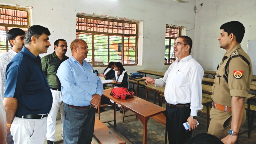परिक्षा केन्द्र का निरीक्षण, दिये आवश्यक दिशा-निर्देश,